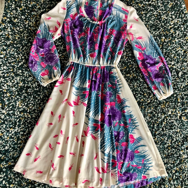 So pretty! 1970’s/80’s vintage colorful vibrant floral dress women’s size medium/large