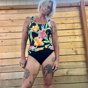 Longitude 1980’s vintage floral one piece women’s bathing suit size M
