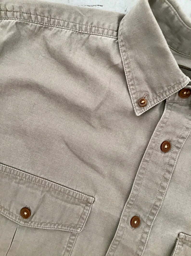 Size mediumlarge Men\u2019s vintage 1990\u2019s vintage car print button up shirt