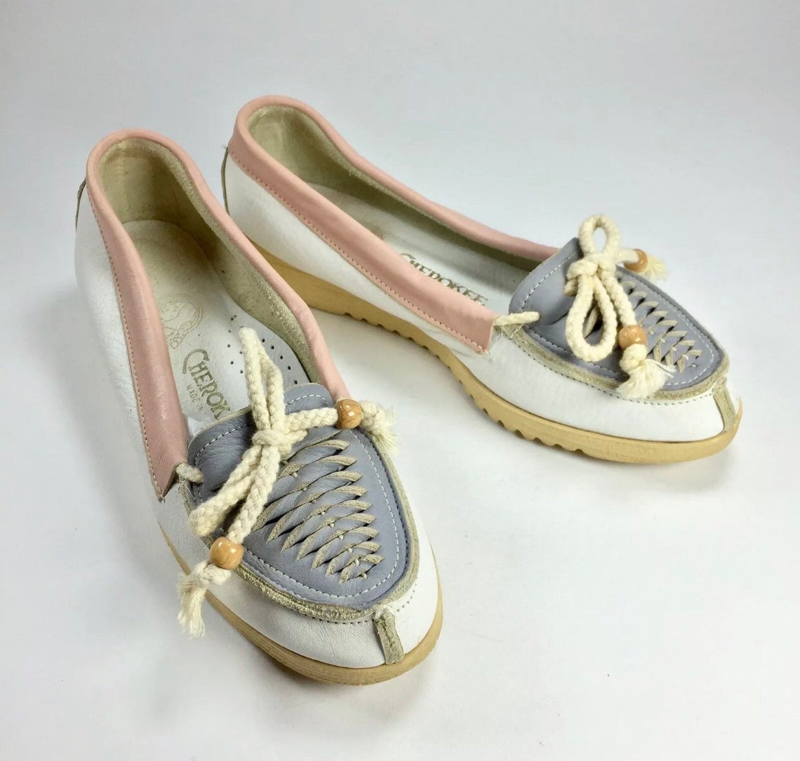 Super cute 1980s vintage Cherokee loader shoes. Size 6.5