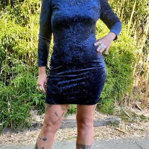 Molly Malloy 1990&#39;s vintage azul veludo amassado manga longa mini vestido feminino tamanho pequeno