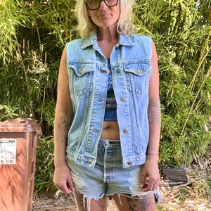 Team Tactics 1980’s/90’s vintage denim/jean women’s vest size M