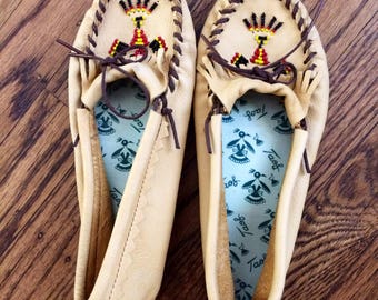 Womens vintage 1980's buttery soft Taos moccasin shoes. Size 6.5-7