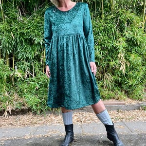 Vestido babydoll de manga comprida Worthington, veludo amassado verde esmeralda, anos 90, tamanho médio/grande feminino