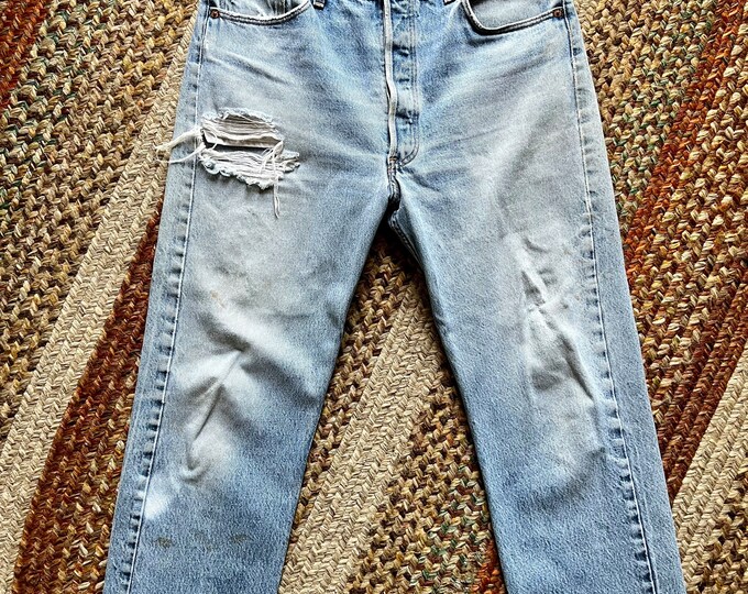 LEVI’S 501’s 1980’s/1990’s vintage made in USA cotton denim jeans men’s or women’s size 33 ( medium )