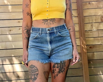 Cute! 1980’s vintage yellow crop top tank with criss cross straps on the back womens size medium