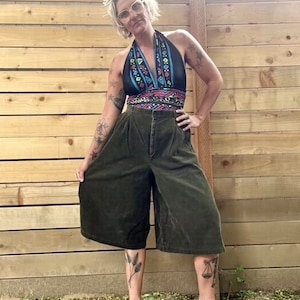 Beeline Fashions 1960’s/70’s vintage olive corduroy gauchos women’s size medium ( 28 in waist )