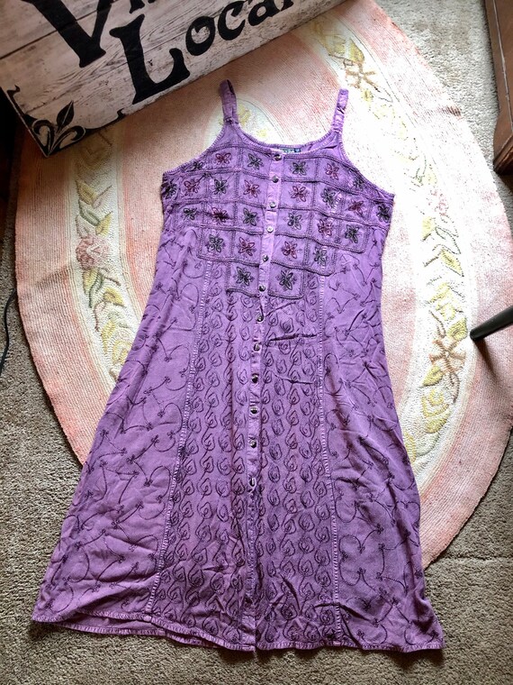 Beautiful 1990’s plus size vintage rayon embroider