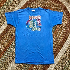 A insanidade é hereditária, você a herda dos seus filhos” Ferro glitter dos anos 1970/80 em papel fino e engraçado camiseta unissex tamanho médio/grande