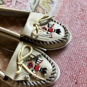 1980s vintage thunderbird Minnetonka moccasins womens size 8.5 image 2