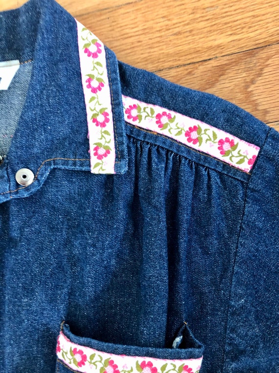 Adorable vintage 1980’s Ransom denim floral weste… - image 8