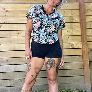 Sheryl Burnett California 1990’s Vintage Bluse/Oberteil mit Blumenmuster und Spitze für Frauen, Größe Medium
