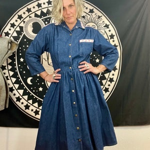 Adorable vintage 1980’s Ransom denim floral western dress. Womens size medium/large