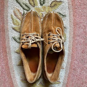 Adorable 1970’s/80’s vintage leather moccasins women’s size 5