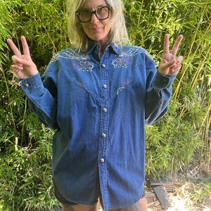 1990’s vintage denim southwestern beaded button up women’s size medium/large