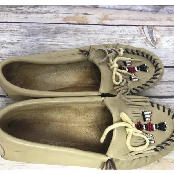 1980's vintage cream thunderbird Minnetonka moccasins womens size 5