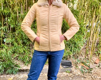 White Stag 1970’s/80’s vintage Sherpa collared puffer jacket women’s size xsmall/small