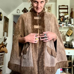 Suede leather 1960’s/70’s vintage mod boho faux fur trimmed poncho womens free size one size fits most