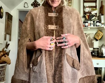 Suede leather 1960’s/70’s vintage mod boho faux fur trimmed poncho womens free size one size fits most