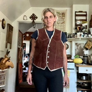 Western Rancher Sherpa Leder Vintage 1980er schokobraune Druckknopfweste Herren und Damen Größe small/med