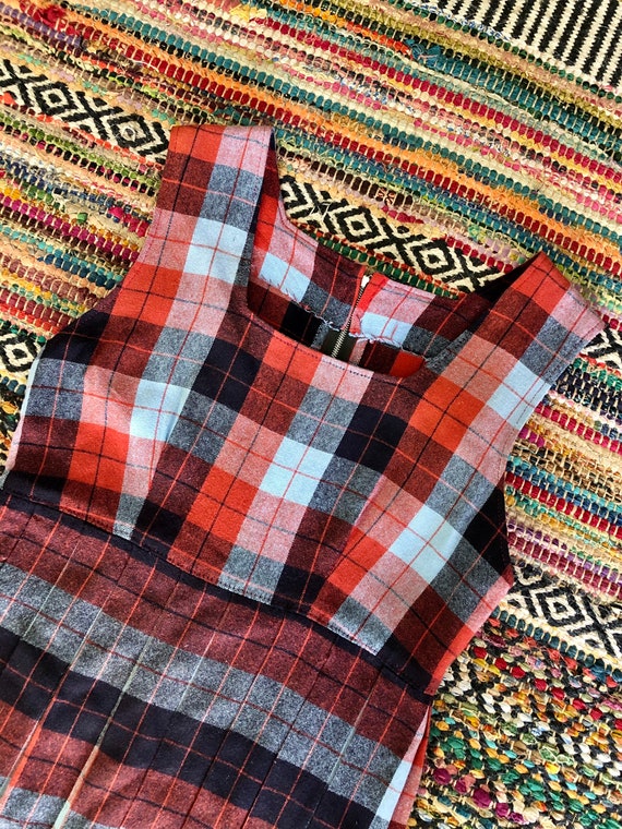 Adorable women’s vintage 1970’s handmade plaid woo
