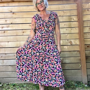 Aviva 1980’s vintage floral dress with Peter Pan collar size small/medium