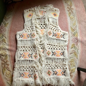 Unbranded vintage 1960’s/70’s floral crotchet hippie boho fringed festival vest womens size M/L