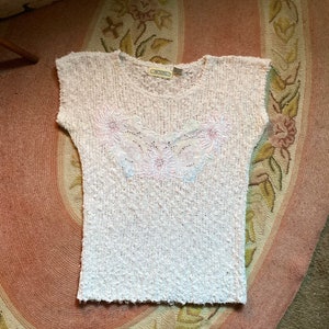 Adorable vintage 1980’s knitted floral acrylic top womens size small/medium