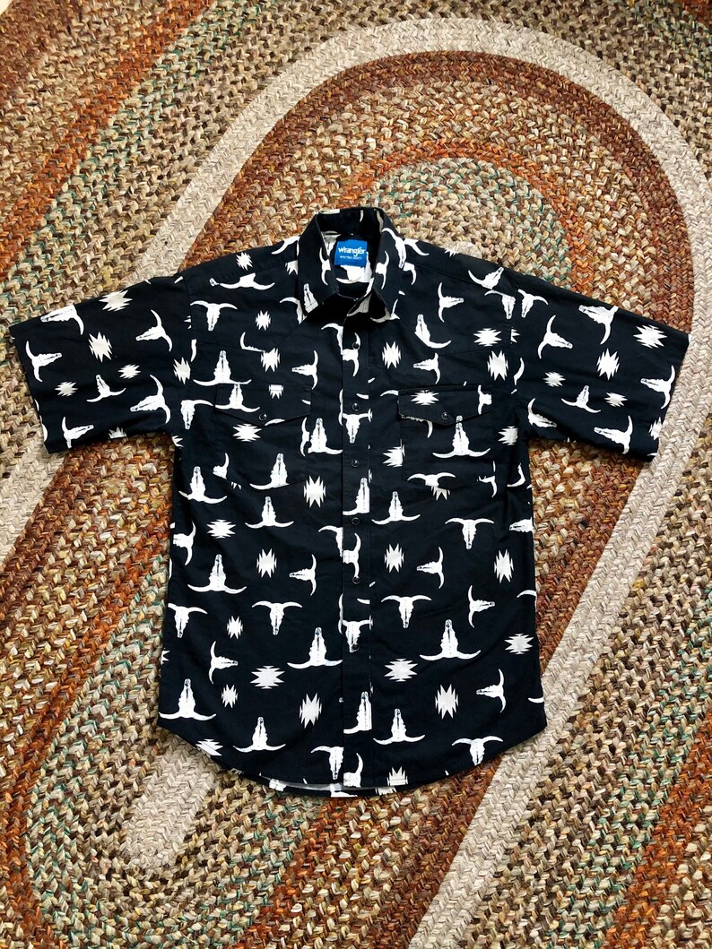 Unisex size largexlarge Awesome wranglers vintage 1980\u2019s90\u2019s western bull horn print snap shirt