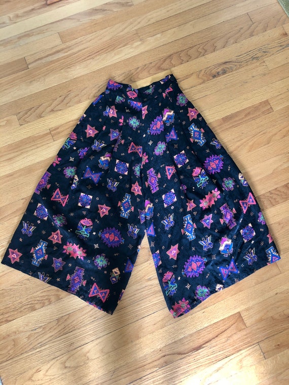 Beautiful vintage women’s 1980’s silk gaucho pants