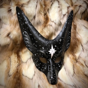 Maschera da volpe del deserto in pelle realizzata a mano: un fantastico costume fantasy su ordinazione.