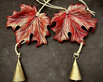 SOFORT LIEFERBAR Leder Herbst Ahornblatt Glocke Ornament ...Leder Mischtechnik geschnitzt handgefertigt Geschenk limitierte Auflage