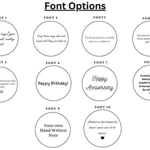 Pode incluir: Gr&aacute;fico mostrando dez op&ccedil;&otilde;es de fontes para texto personalizado. Cada op&ccedil;&atilde;o &eacute; apresentada dentro de uma moldura circular, mostrando diferentes estilos e frases, incluindo "Feliz Anivers&aacute;rio!" e "Feliz Anivers&aacute;rio."