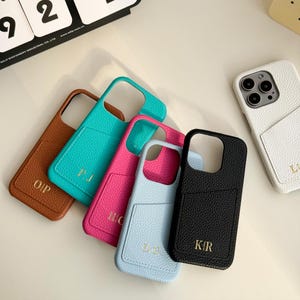 Gepersonaliseerde leren tas iPhone 16 15 14 13 12 Pro Max, aangepaste initialen telefoonhoes met kaartsleuf, monogram veganistisch leer, 13 mini, 13 Pro