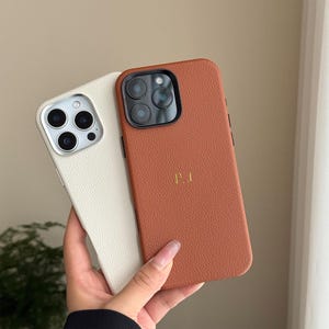 Gepersonaliseerde magnetisch leren iPhone-hoesje, aangepaste monogram initiaal iPhone 16, 15, 14, 13, Pro, Vegan Pebble lederen telefoonhoesje cadeau voor haar