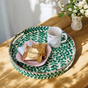 Creative Round Mother of Pearl Shell Serving Tray, Lacquer Wooden Decorative Tray, Handmade Shell Serving Tray with green leaf pattern