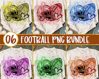 Puede incluir: Una colección de camisetas blancas con diseños temáticos de fútbol americano. Cada camiseta muestra un casco de fútbol americano y un balón en varios colores, incluyendo amarillo, rojo, azul, morado, verde y naranja, con un corazón y un lazo. También se ve el texto "06 FOOTBALL PNG BUNDLE".
