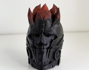 Miniaturowa replika hełmu Aeriona Targaryena – element wystawowy inspirowany Rycerzem Siedmiu Królestw
