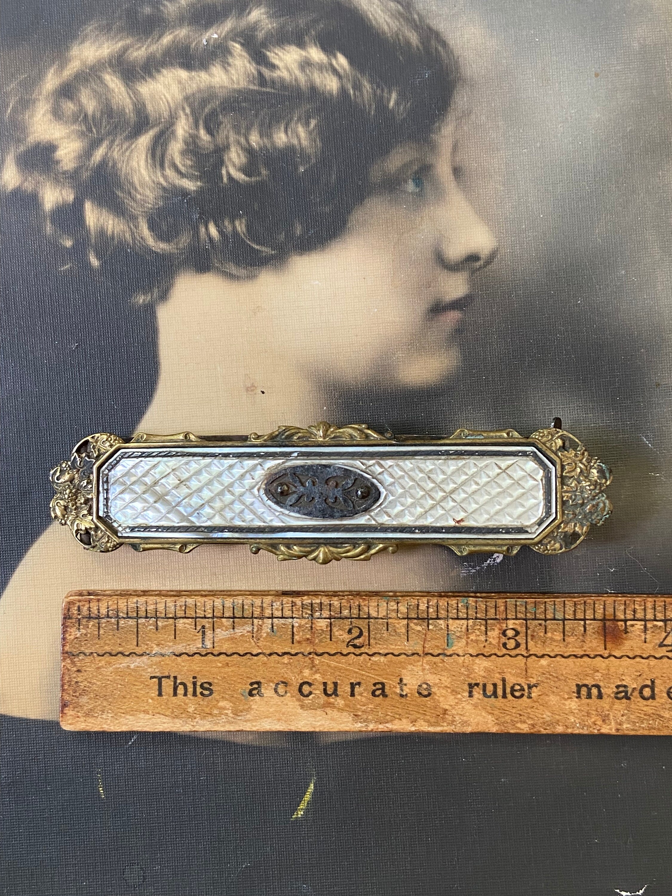 Antique Victorian Georgian other crystal belt buckles mother pearl Mother of Pearl Belt Buckle: Carved Antique Georgian (5cm  main image 2