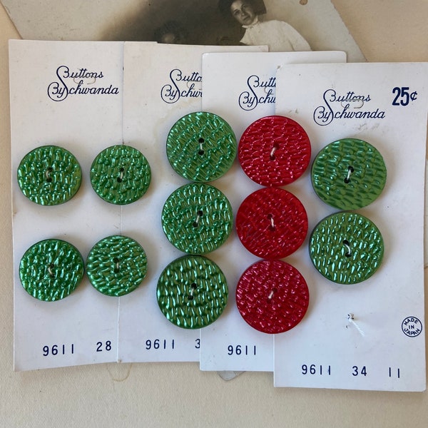 12 Vintage Schwanda Buttons Original Card Green Red Plastic Japan