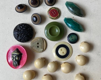 Vintage Buttons Celluloid Early Plastic Lot Group Assortment Detash Craft Lot