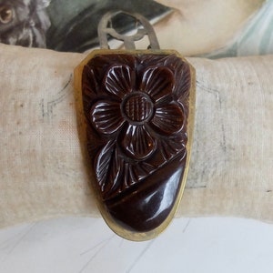 Vintage Bakelite Dress Clip Sculpté Marron années 1940
