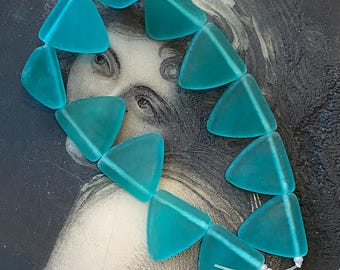 12 Beads Transparent Aqua Glass Top Drilled Triangles