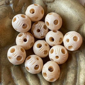 12 Vintage Carved Bone Beads Holes 12