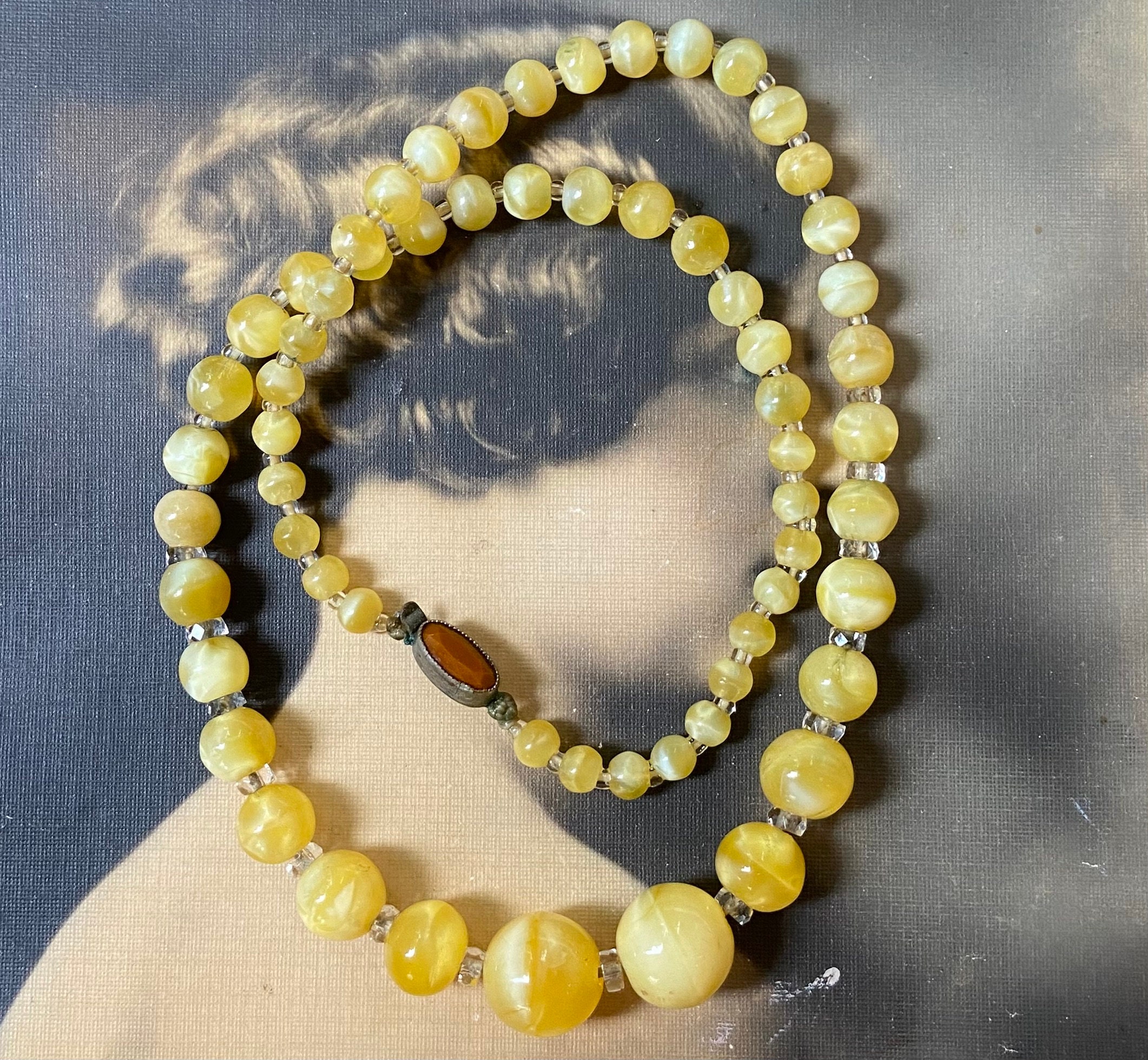 Collier Perles En Verre Jaune Opalescent Vintage - Années 1940/1960 - Style Rétro Sans Pendentif