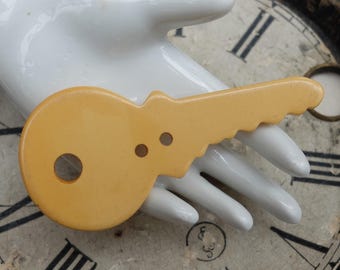 Vintage Bakelite Button Key Butterscotch Goofie Realistic