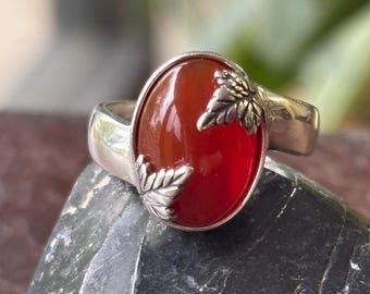 size 7 domed carnelian ivy leaf ring
