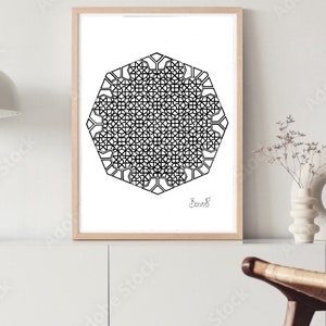 Op de afbeelding: Zwart-wit geometrisch ontwerp print in een houten lijst. Het ontwerp is een complex patroon van in elkaar grijpende vormen. De print is gesigneerd "Dani B".