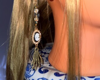 Phalanges & Cameo Vignette Hair Chain