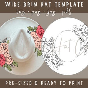 Op de afbeelding: Een wit sjabloon voor een hoed met brede rand met een bloemenontwerp in roze, perzik en groen. De afbeelding bevat de tekst "WIDE BRIM HAT TEMPLATE" en bestandstype-opties. Een tweede afbeelding toont een bloemenomtrek.
